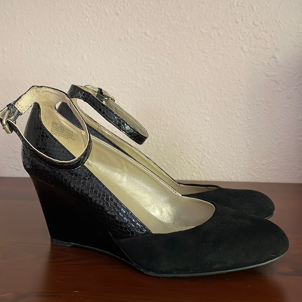 Bandalino wedge size 9